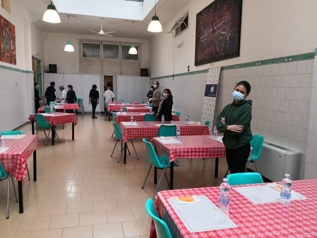Na quarta-feira, 15 de Setembro, o refeitório de Sant'Egidio em Roma abre novamente em presença! Graças às vacinas